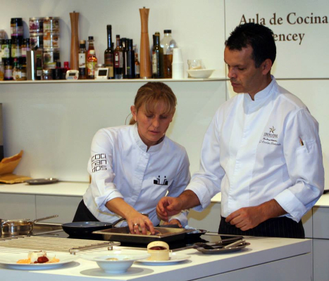 yolanda-leon-en-aula-de-cocina